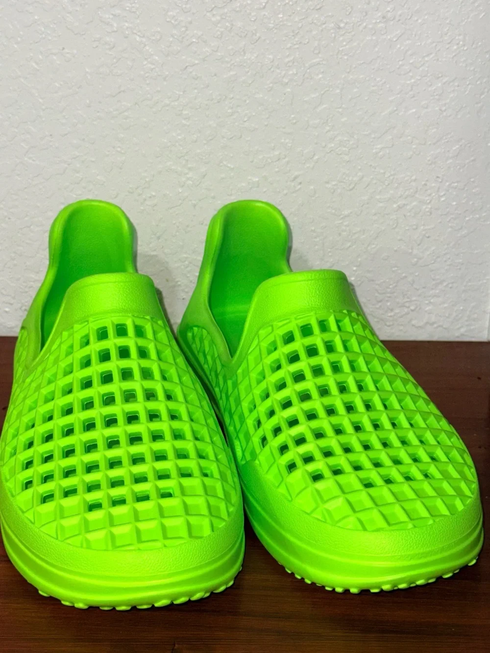 Mens Slip-On Foam Clog - Neon Green size 9 Us
